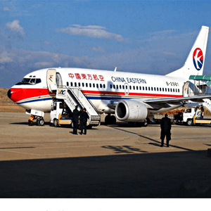 东郊机场托运航空快运业稳步发展的原因是什么？